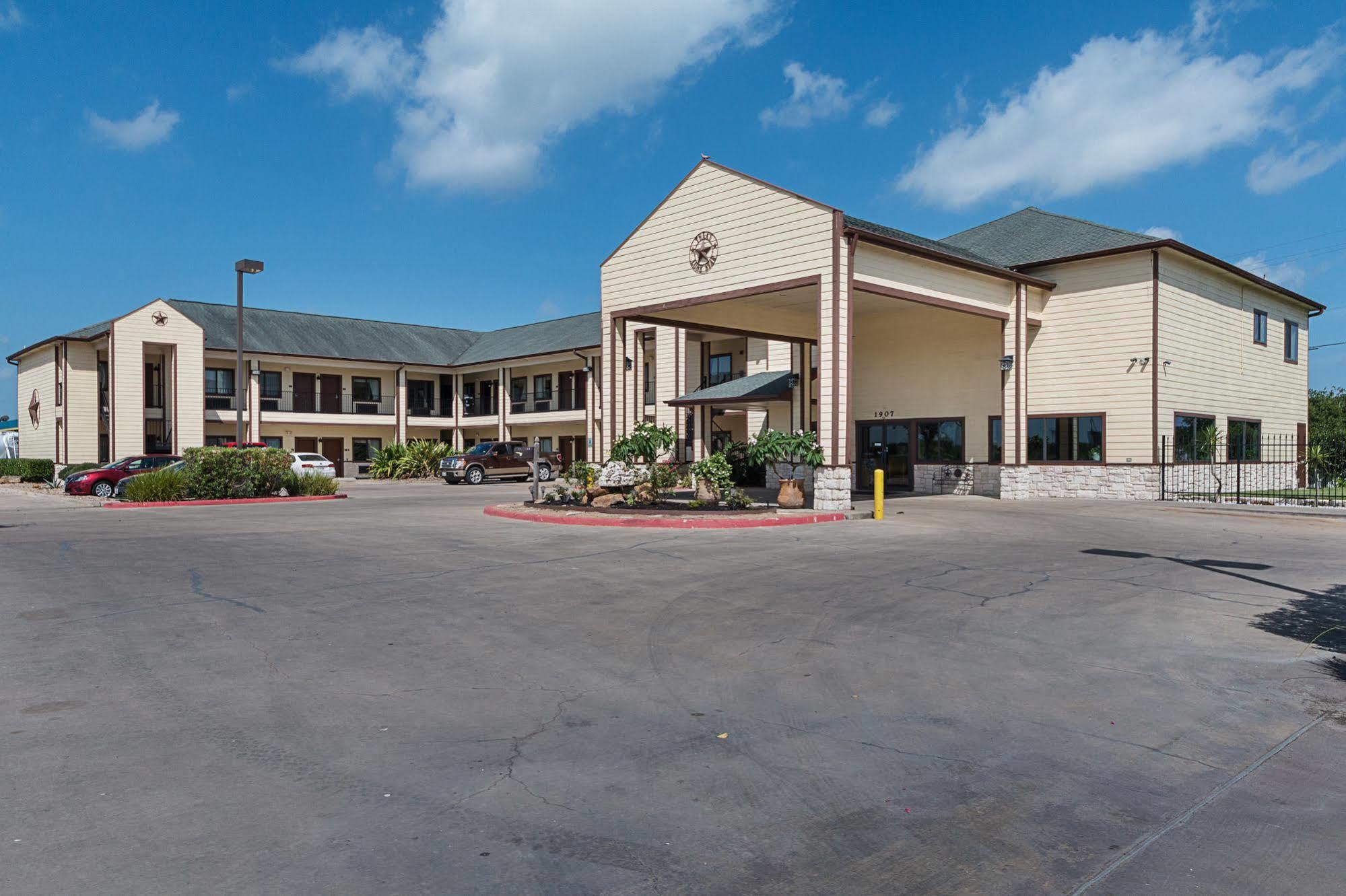 Lone Star Inn And Suites วิกทอเรีย ภายนอก รูปภาพ